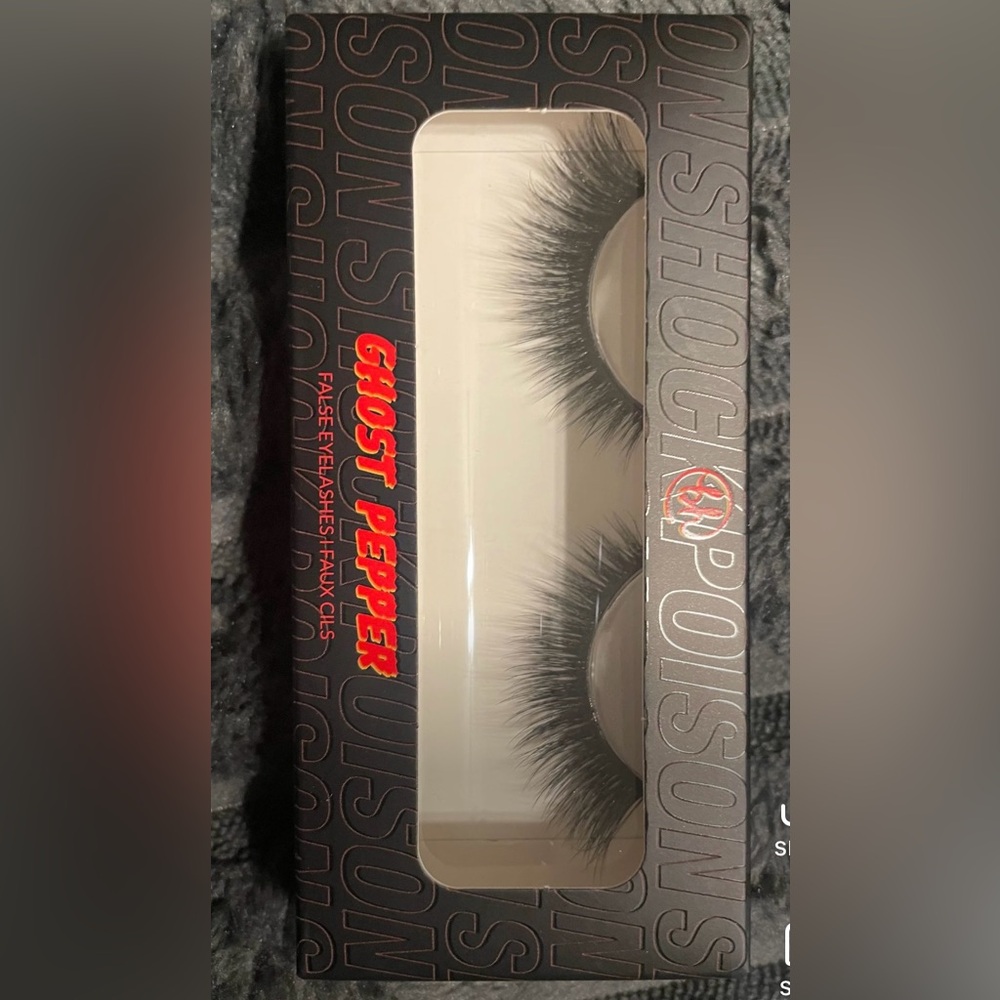 Eyelashes you will get a 2 packs of 2.